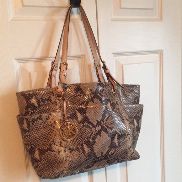 Handbags - Michael Kors purse